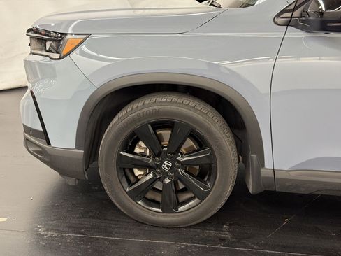 Certified 2025 Honda Pilot Black Edition image 13