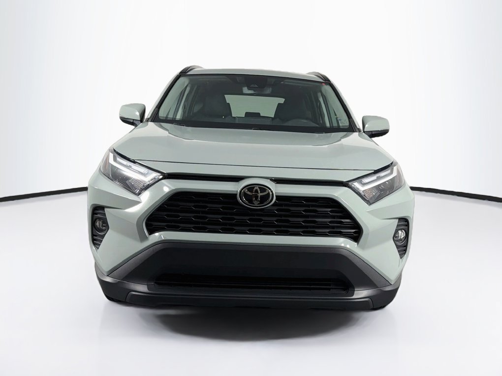 Used 2022 Toyota RAV4 XLE FWD image 2