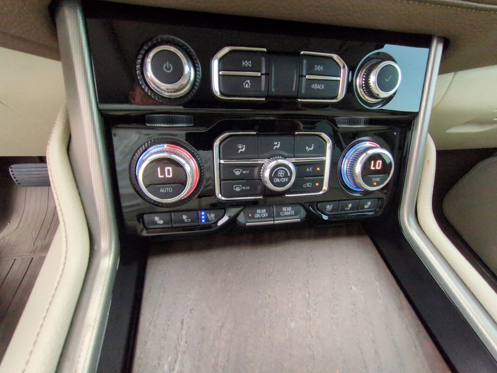 Used 2021 GMC Yukon XL Denali w/ Denali Premium Package RWD image 18