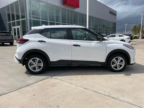 Certified 2025 Nissan Kicks Play S image 2