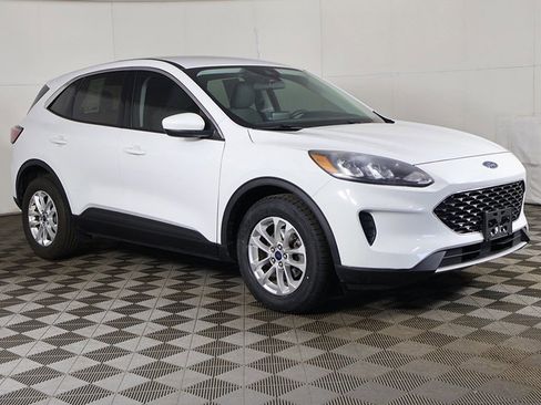 Used 2021 Ford Escape SE image 2