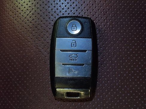 Used 2017 Kia Sorento SX image 32