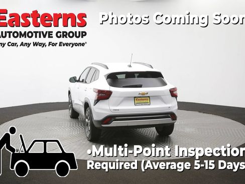 Used 2025 Chevrolet Trax LT FWD image 35