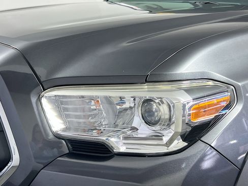 Used 2020 Toyota Tacoma SR5 image 11