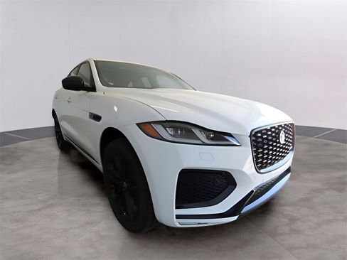 Used 2025 Jaguar F-PACE R-Dynamic S image 2