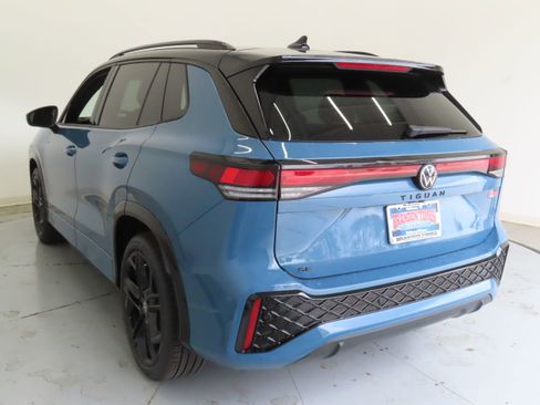 New 2026 Volkswagen Tiguan SE R-Line image 7