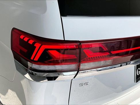 Used 2025 Volkswagen Atlas SE image 39