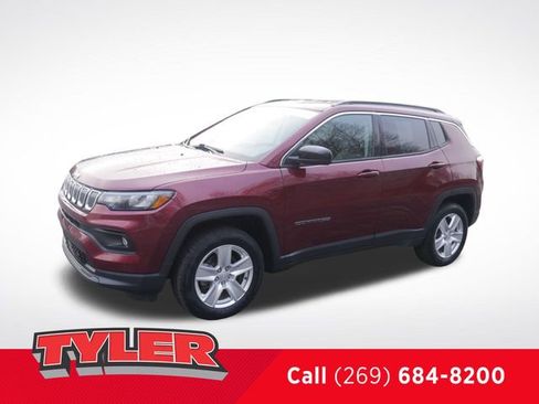 Used 2022 Jeep Compass Latitude AWD/4WD image 3