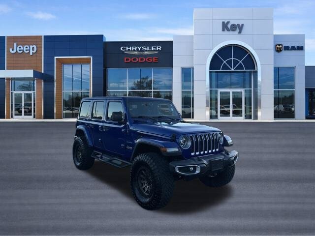 Used 2018 Jeep Wrangler Unlimited Sahara w/ Dual Top Group AWD/4WD image 8