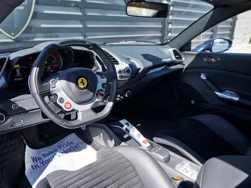 Used 2018 Ferrari 488 GTB image 2
