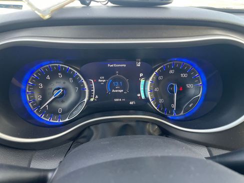 Used 2025 Chrysler Pacifica Select image 43