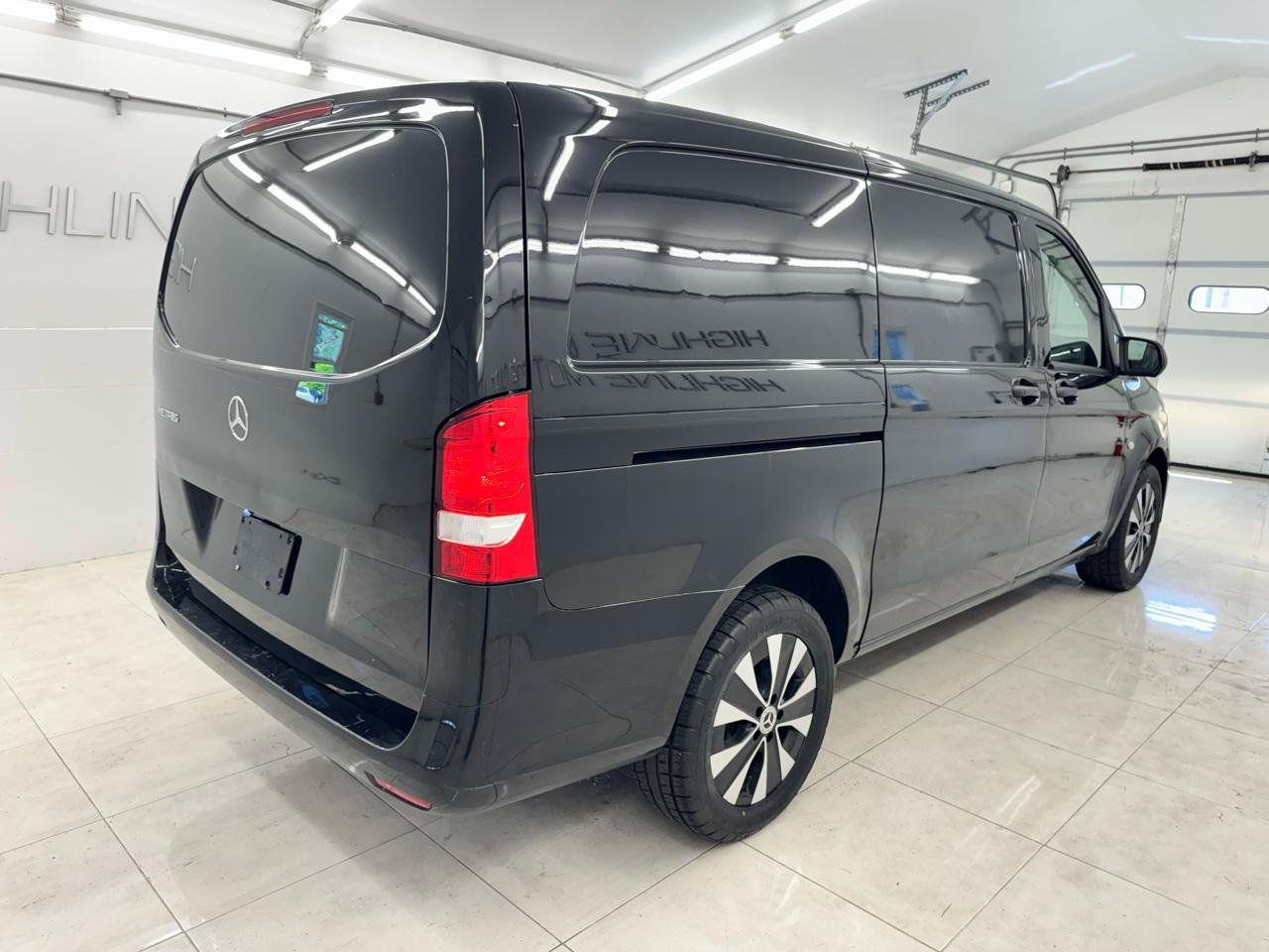 Used 2022 Mercedes-Benz Metris image 4