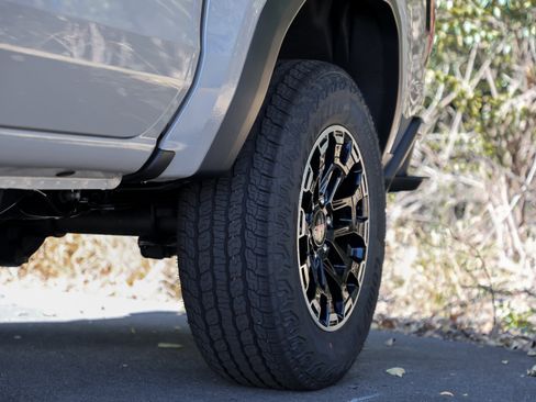 New 2026 GMC Canyon AT4 image 4