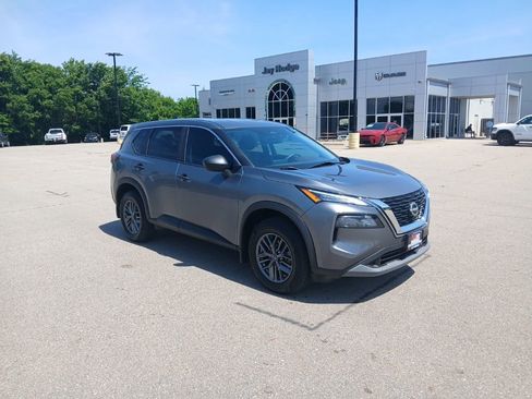 Used 2023 Nissan Rogue S FWD image 2