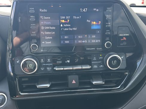 Used 2021 Toyota Highlander XSE FWD image 30