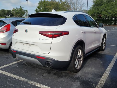 Used 2018 Alfa Romeo Stelvio AWD image 8