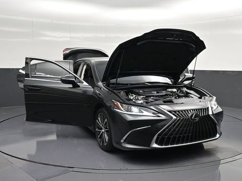 Used 2025 Lexus ES 300h w/ Premium Package FWD image 41