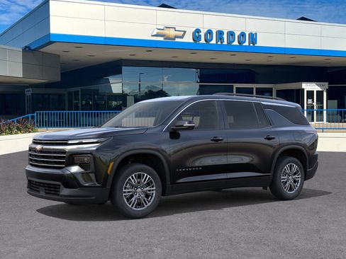 New 2026 Chevrolet Traverse LT w/ Driver Confidence Package image 2