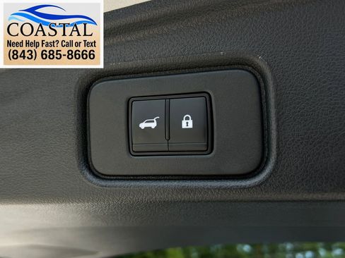 Used 2025 Nissan Pathfinder SL FWD image 21