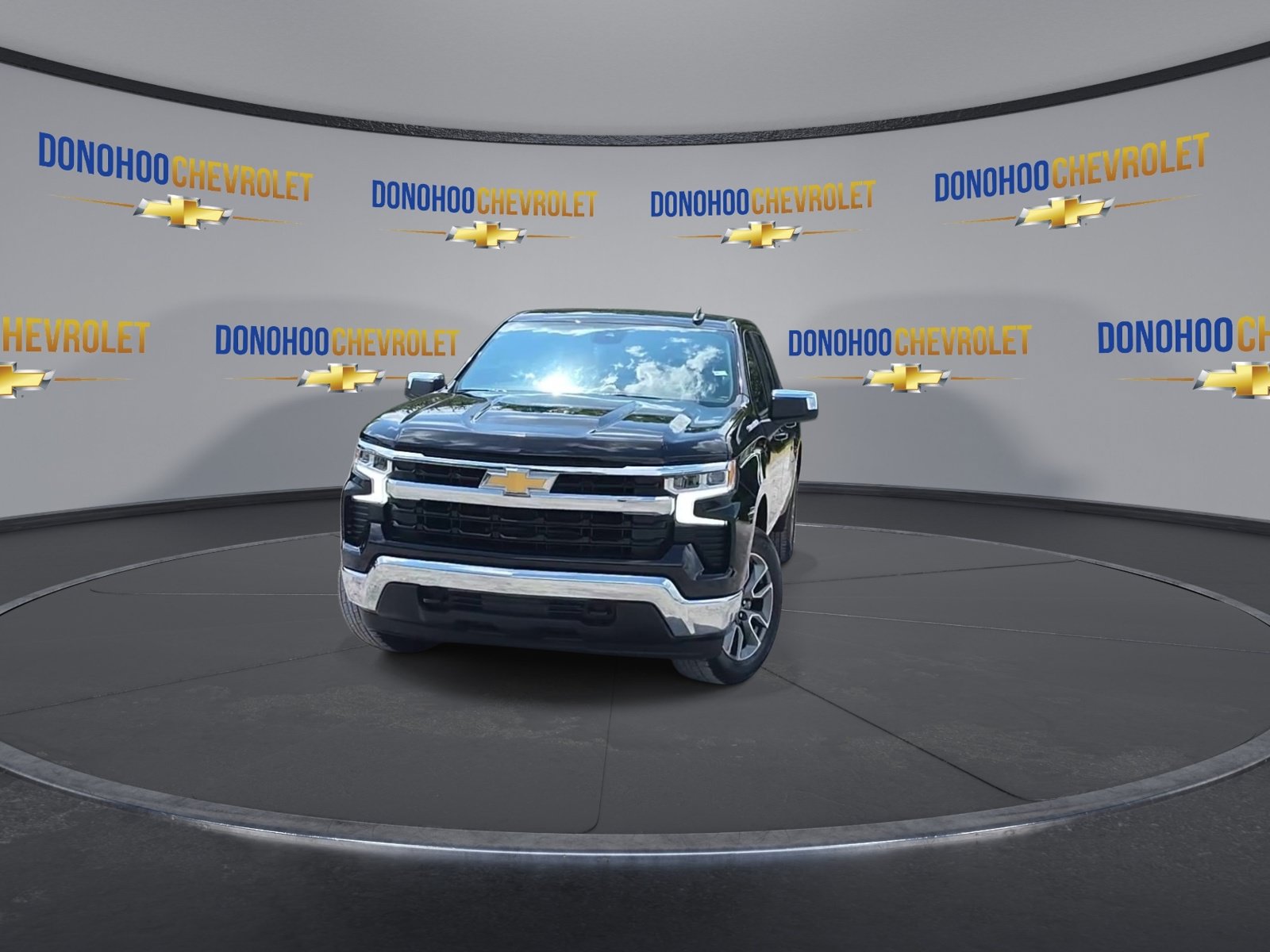 Used 2024 Chevrolet Silverado 1500 LT AWD/4WD image 7
