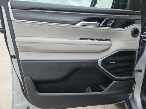Used 2024 Jeep Wagoneer Series II w/ Flexible Seating Group RWD image 11