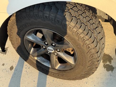 Used 2018 Ford Expedition XLT w/ Equipment Group 202A AWD/4WD image 9