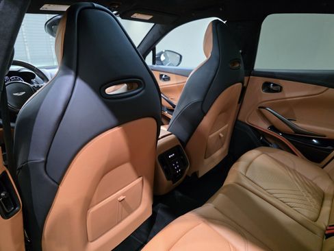 Used 2023 Aston Martin DBX image 20
