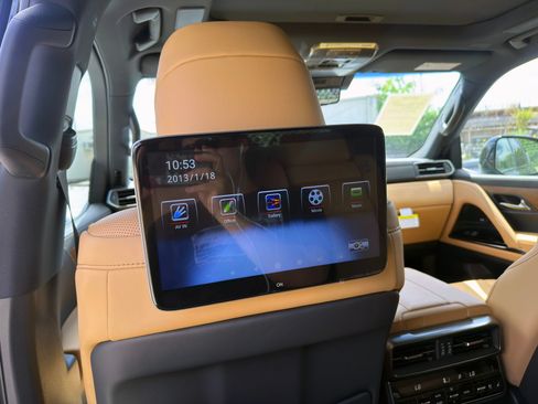 Used 2026 Lexus LX 700h Luxury w/ Appearance Package AWD/4WD image 24