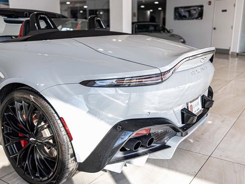 Used 2023 Aston Martin V8 Vantage Roadster image 14