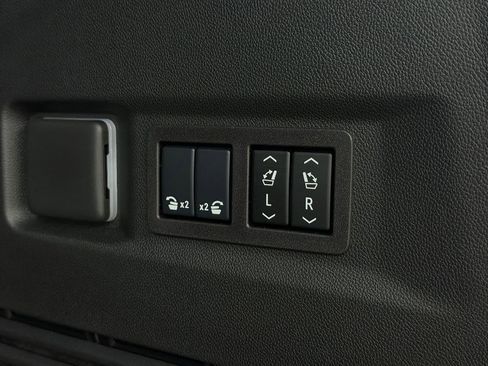 Used 2026 GMC Yukon Denali w/ Sun & Power Step Package image 15