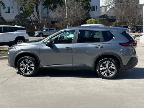 Used 2023 Nissan Rogue SV image 3