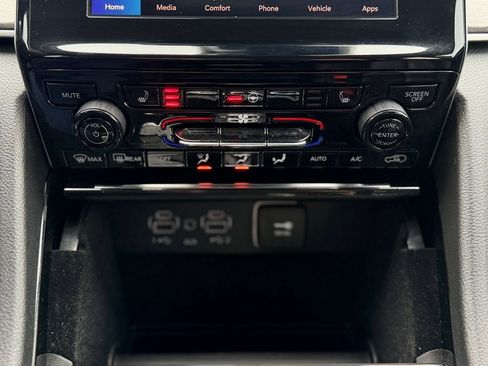 Used 2022 Jeep Grand Cherokee Limited image 17