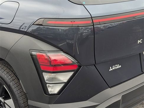 Used 2024 Hyundai Kona SEL image 11