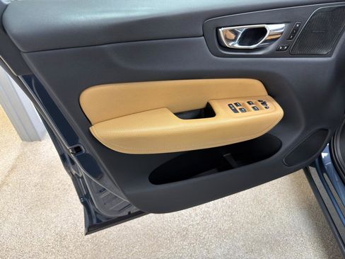 Used 2019 Volvo XC60 T5 Inscription w/ Protection Package image 14