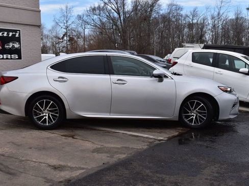 Used 2017 Lexus ES 350 w/ Premium Package image 4