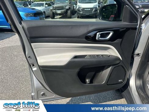 Used 2023 Jeep Compass Limited w/ Sun and Sound Group AWD/4WD image 14