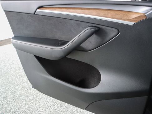 Used 2024 Tesla Model Y Long Range image 19