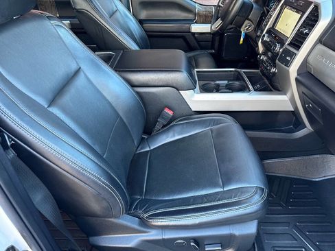 Used 2019 Ford F250 Lariat w/ Chrome Package image 17