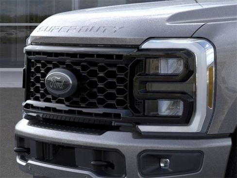 New 2026 Ford F250 Lariat w/ Black Appearance Package image 17