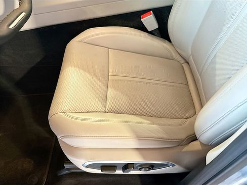 Used 2024 Jeep Wagoneer Series II w/ Flexible Seating Group RWD image 21