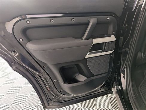 Used 2020 Land Rover Defender 110 SE image 28