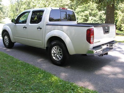 Used 2019 Nissan Frontier SV RWD image 8