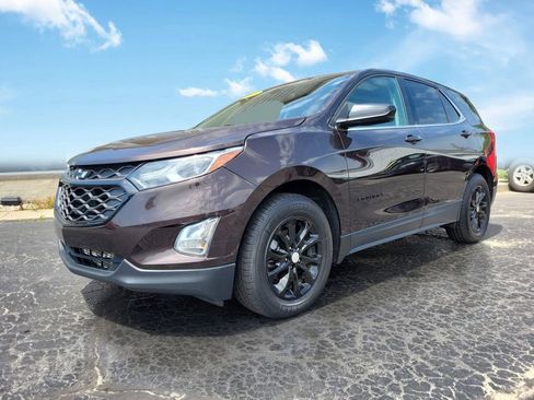 Used 2020 Chevrolet Equinox LT FWD image 2
