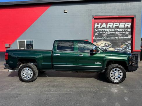 Used 2015 Chevrolet Silverado 2500 High Country w/ Duramax Plus Package image 3