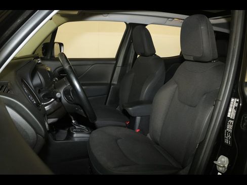 Used 2019 Jeep Renegade Altitude w/ Quick Order Package 2XM AWD/4WD image 19