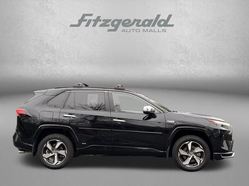 Used 2022 Toyota RAV4 SE w/ Weather & Moonroof Package image 4