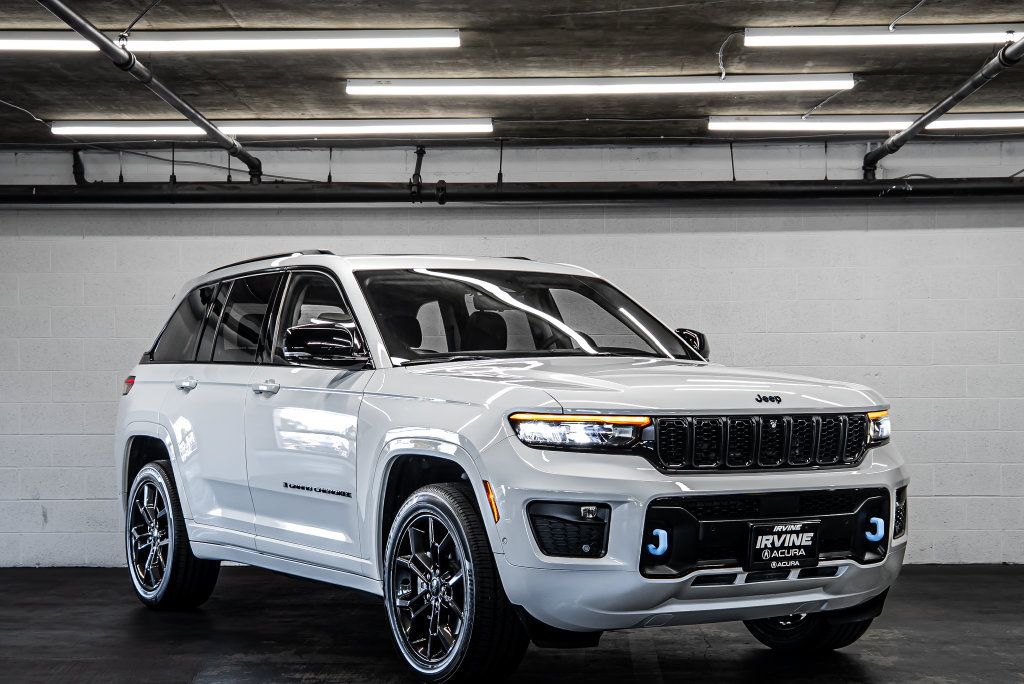 Used 2023 Jeep Grand Cherokee 30th Anniversary AWD/4WD image 7