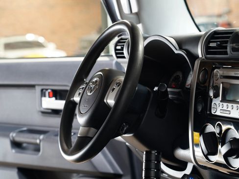 Used 2013 Toyota FJ Cruiser 4WD w/ Convenience Pkg image 50