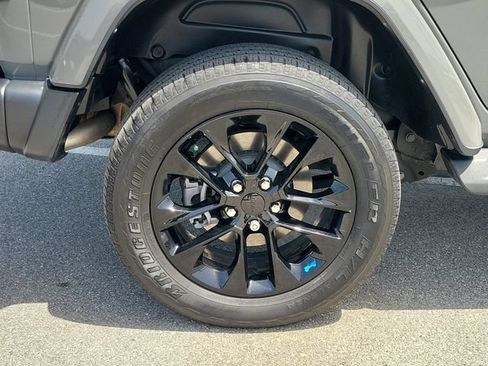 Used 2022 Jeep Wrangler Unlimited Sahara AWD/4WD image 7