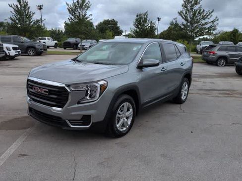 Used 2024 GMC Terrain SLE AWD/4WD image 4